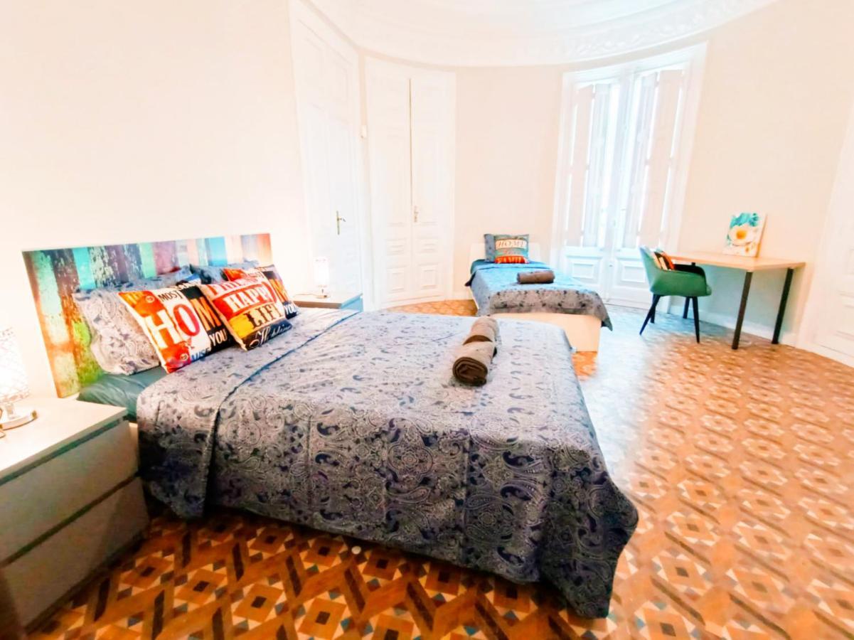 By Plaza Catalunya Rooms Barselona Dış mekan fotoğraf
