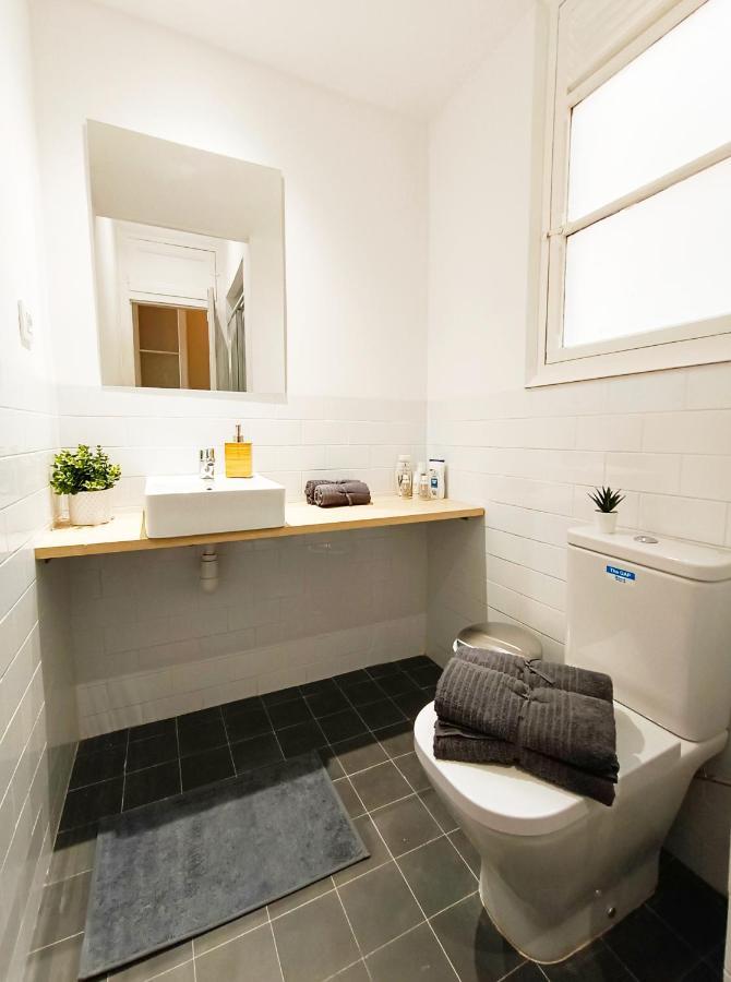 By Plaza Catalunya Rooms Barselona Dış mekan fotoğraf